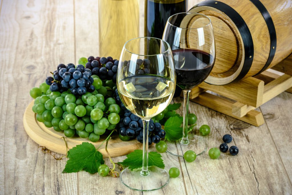 vino-degustace|hrozny-vina|sklenka-vina-degustace